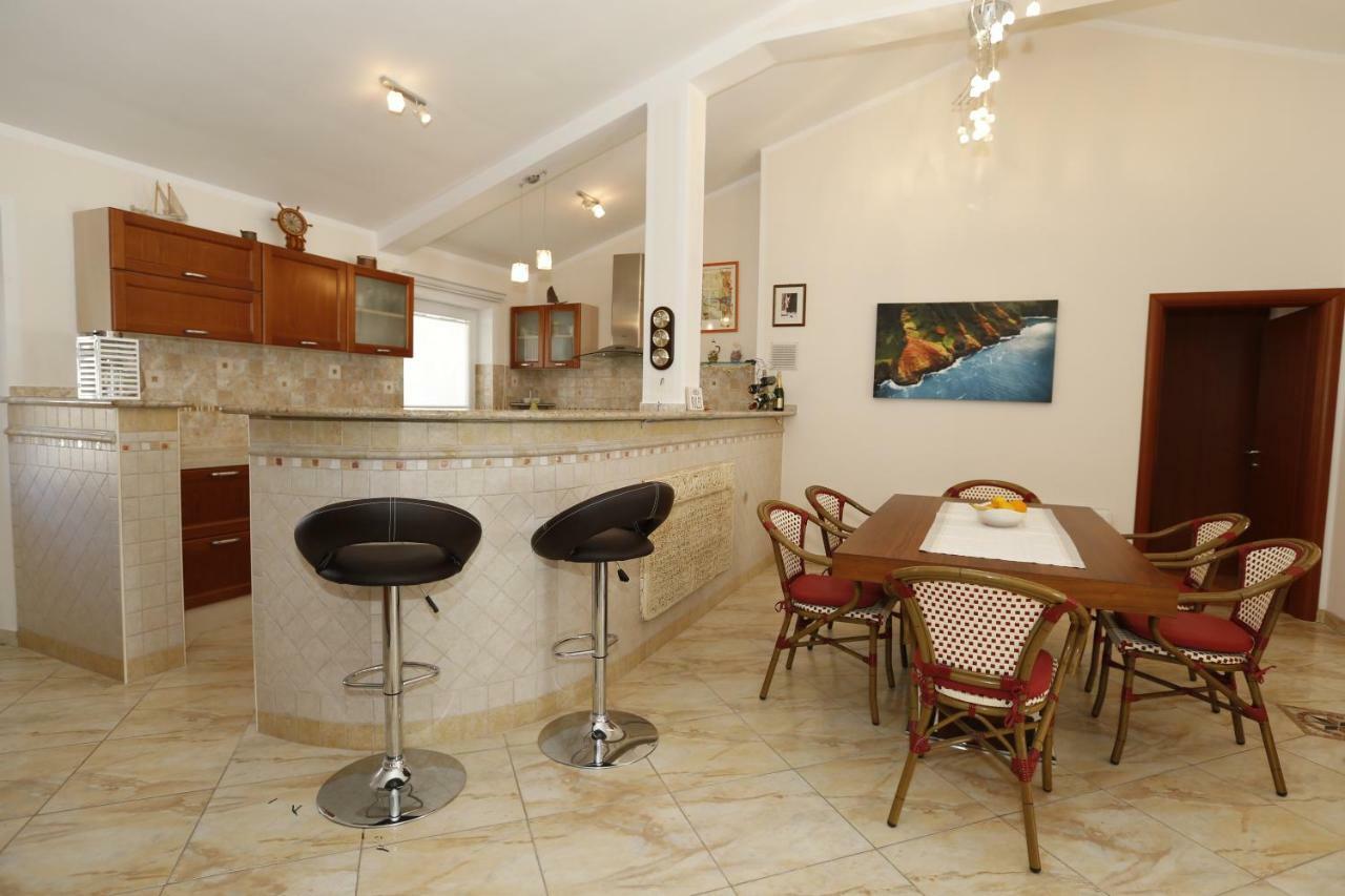 Apartment Bojan With Terrace And Sea View Baška Exterior foto